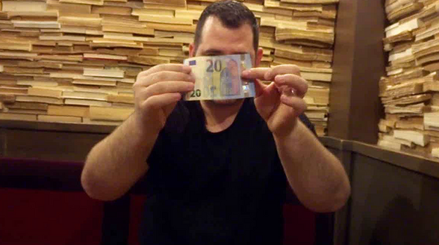 Money Switch by Mickael Chatelain - Trick