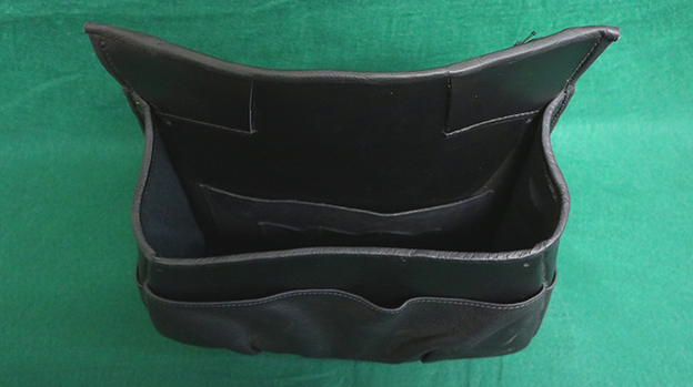 BUSKER POUCH by The Ambitious Card - Trick