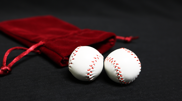 Strong Chop Cup Balls White Leather (Set of 2) by Leo Smetsers - Trick