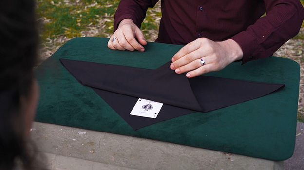 Thin Air (Gimmicks and Online Instructions) by Ignacio Lopez - Trick