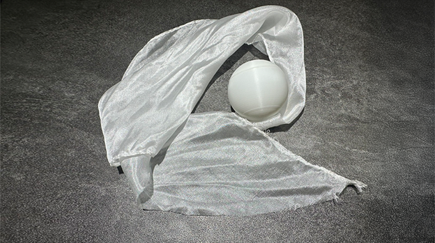 Hyper Silk Ball by Peng Min & Storm Creative (White)